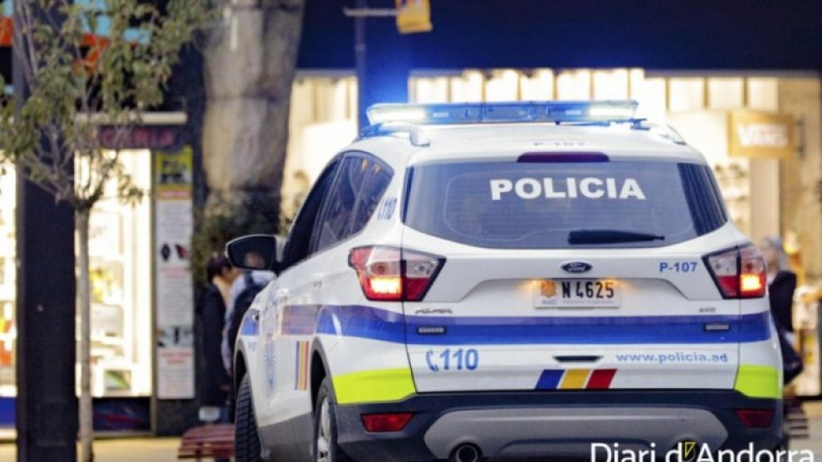 Un vehicle de policia