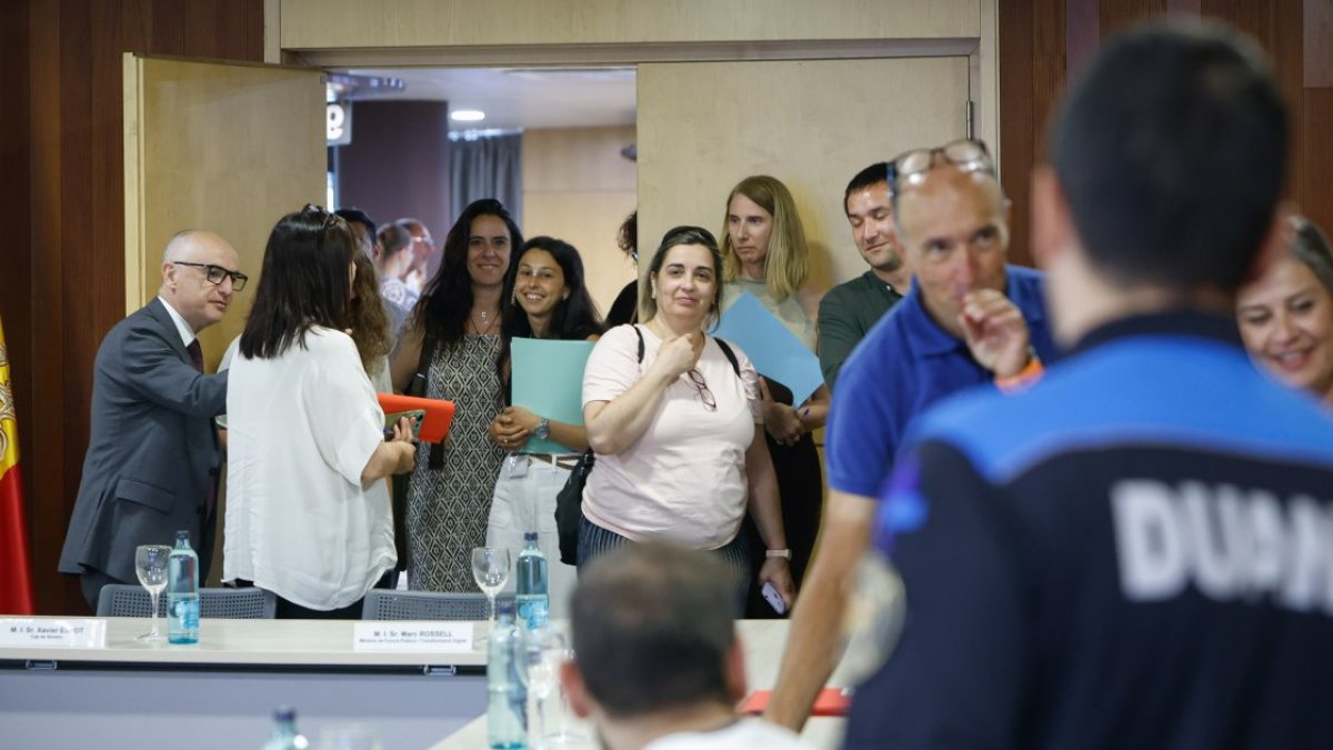 Reunió sobre els salaris.