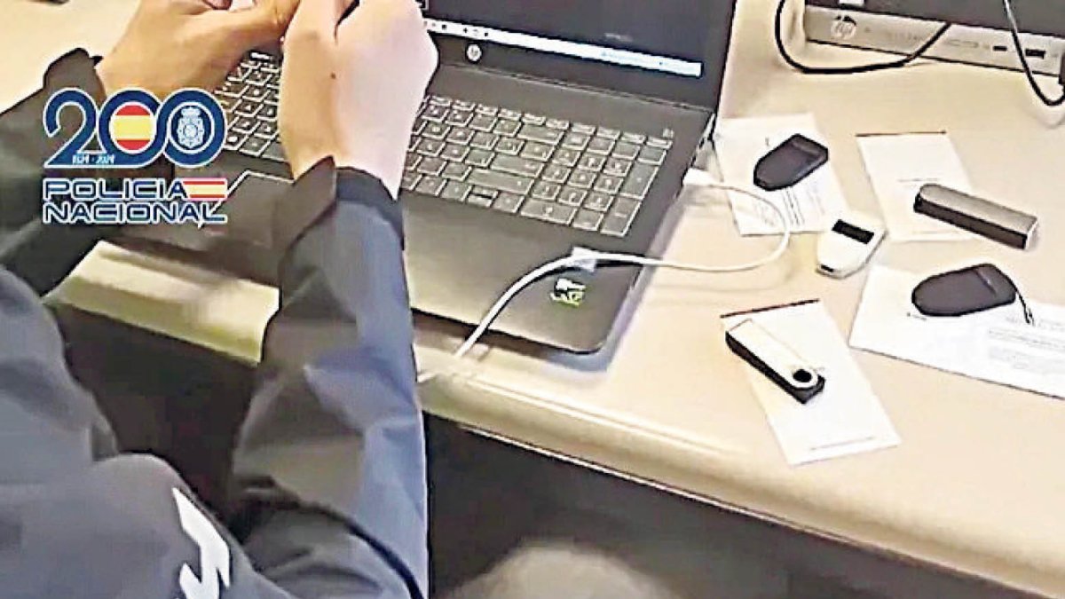 Operació d’estafa de criptomonedes de la Policia Nacional Espanyola.