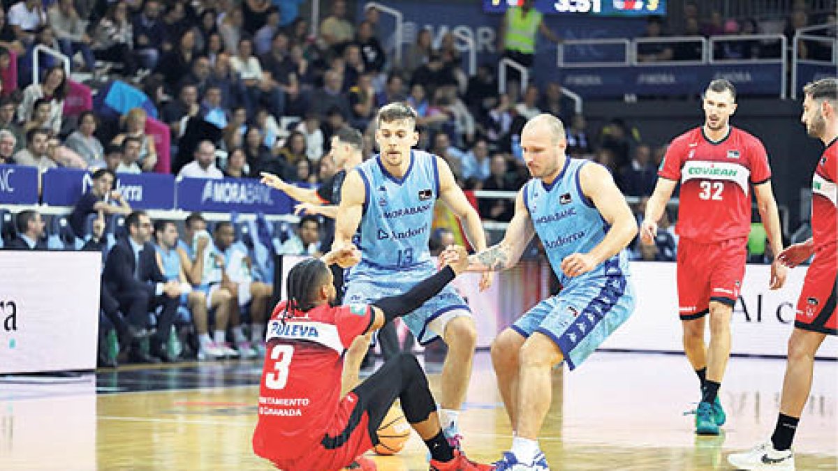 Duel entre el MoraBanc i el Granada al Pavelló Toni Martí.