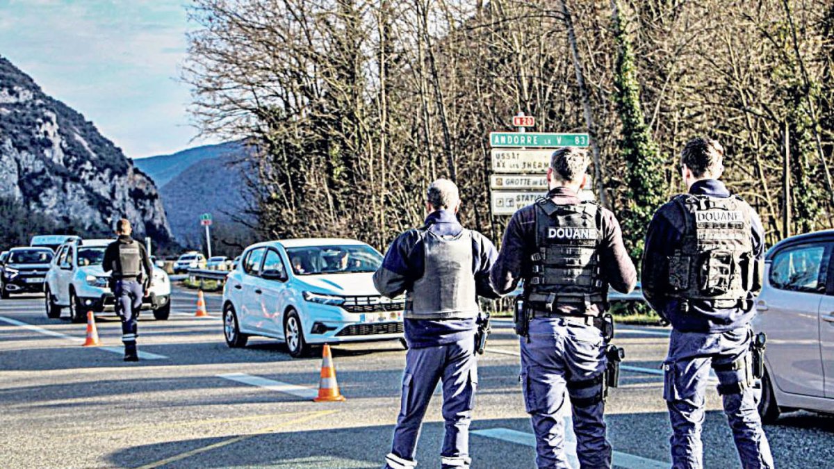 Les forces de seguretat franceses de control.