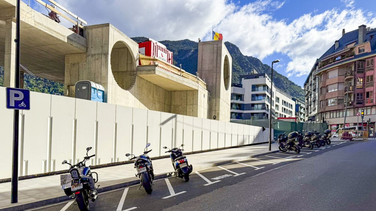 Els estacionaments per a motos al Fener.