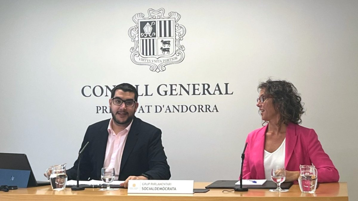 Baró i Casal presentant la proposició de llei.