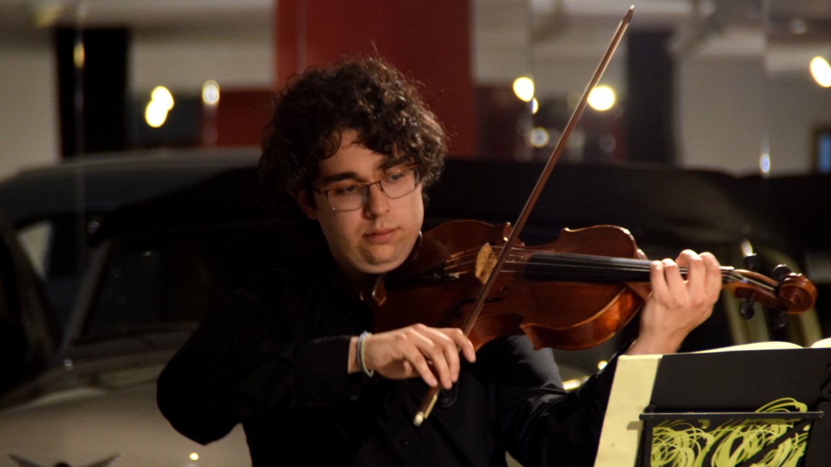 El músic Esteve Ticó, durant el concert.