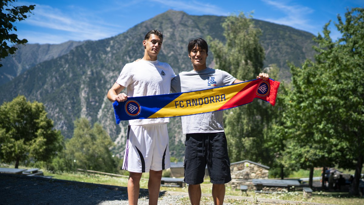 Yaako i Minsu durant la presentació com a tricolors.