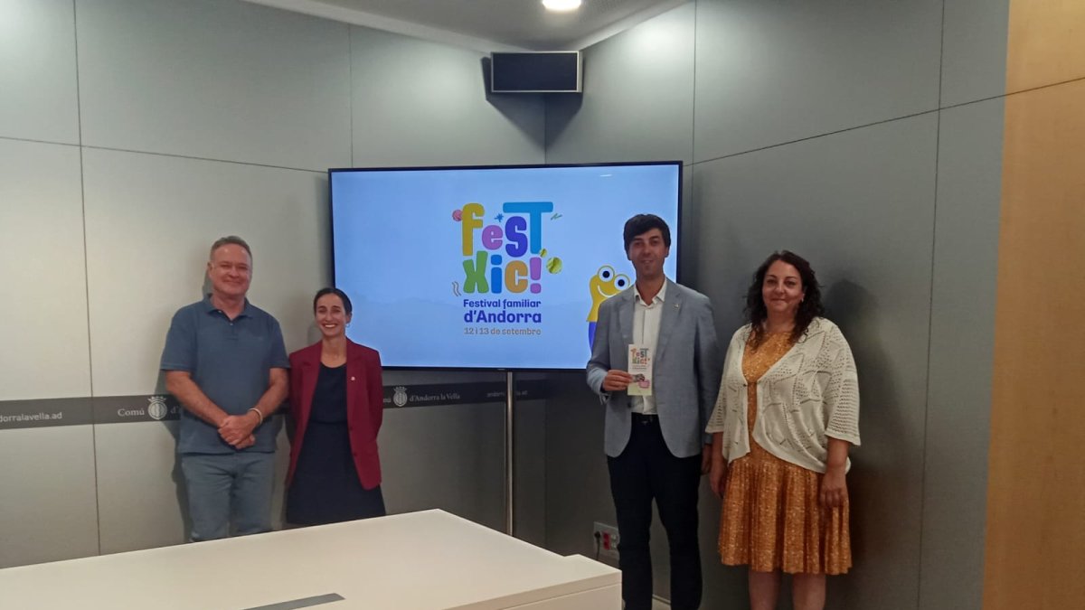 Els cònsols d'Andorra la Vella, Sergi González i Olalla Losada, durant la presentació del Festxic