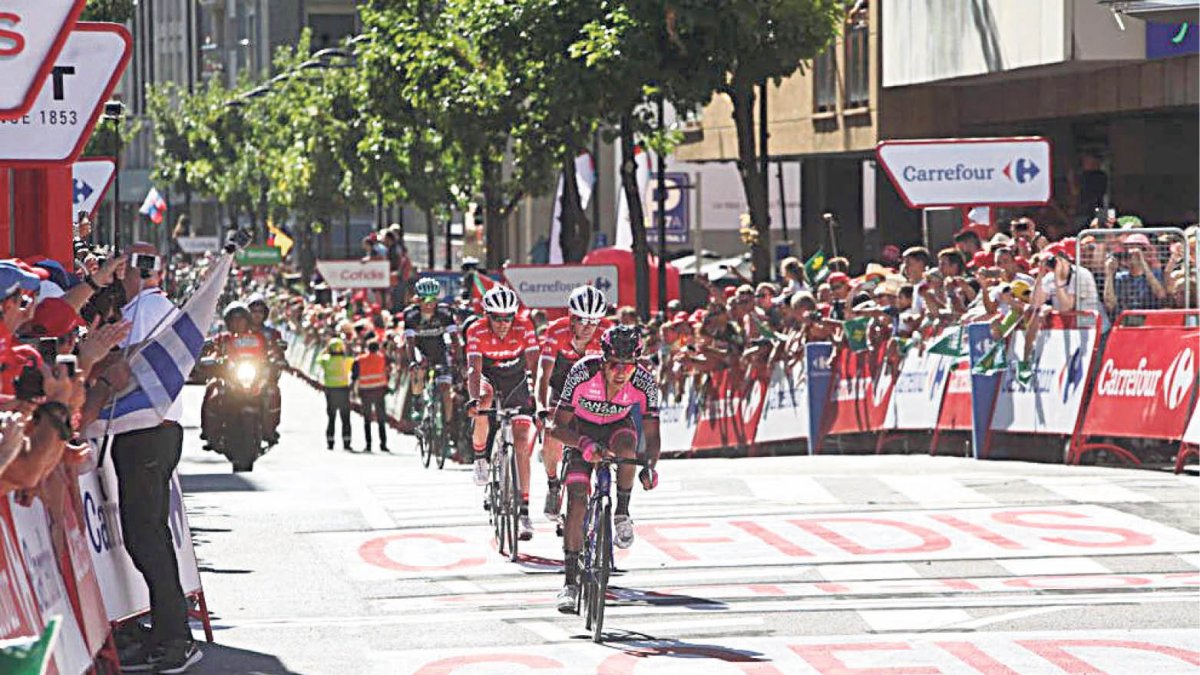 La Vuelta 2023 al pas per Prat de la Creu.