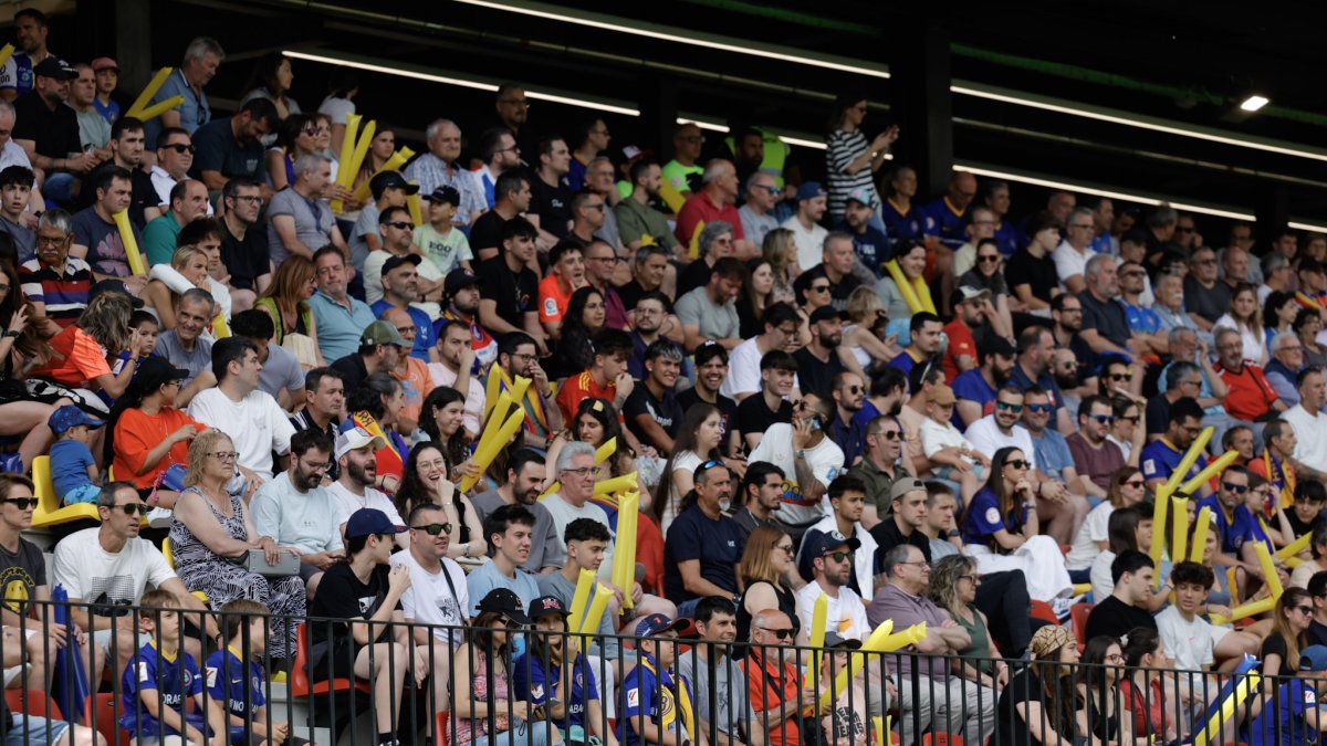 L’afició, al partit d’anada contra la Ponferradina.