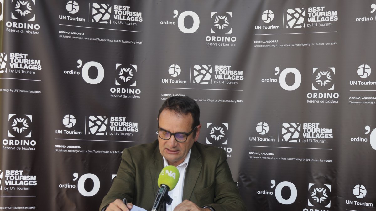 El conseller de Turisme, Esports i Dinamització del comú d’Ordino, Jordi Serracanta, durant la presentació del mercat artesanal de la parròquia.