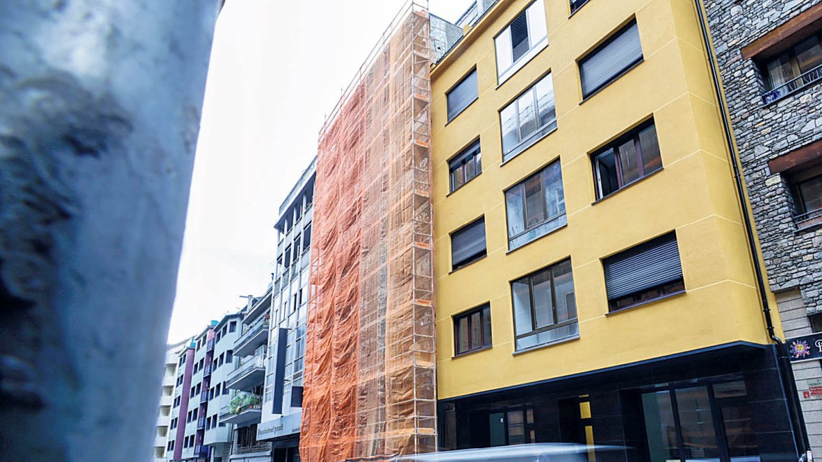 L’antic hotel Bellpí, en obres.