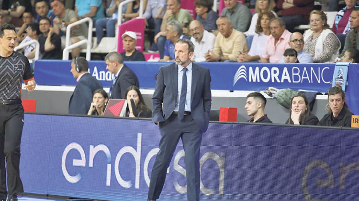 El tècnic, Joan Plaza, en un partit del curs passat.