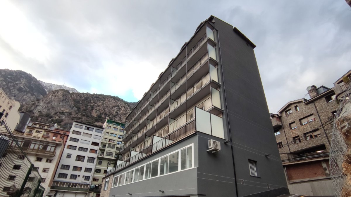 L’edifici de Tobira, a Andorra la Vella, un dels tres blocs del parc amb inquilins.