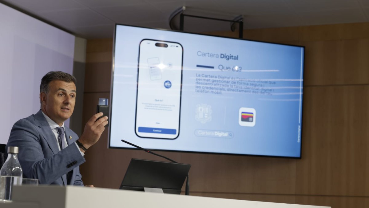 El ministre de Funció Pública i Transformació Digital, Marc Rossell, durant la presentació de la Cartera Digital.