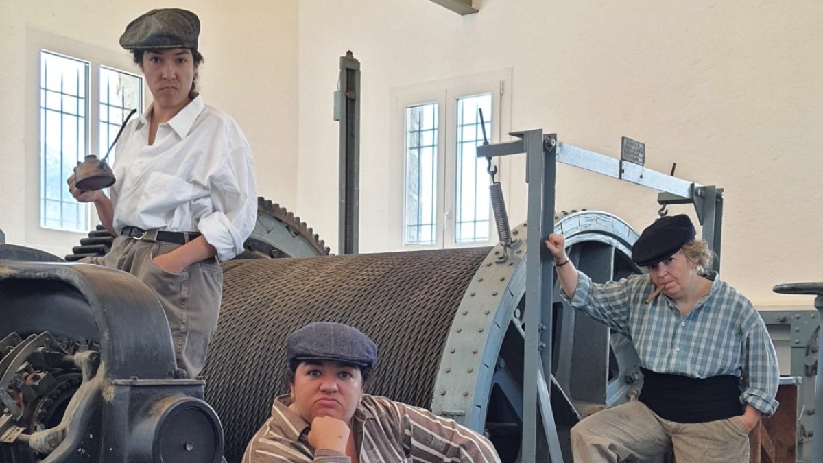 Personatges de la visita teatralitzada al camí hidroelèctric d'Engolasters.