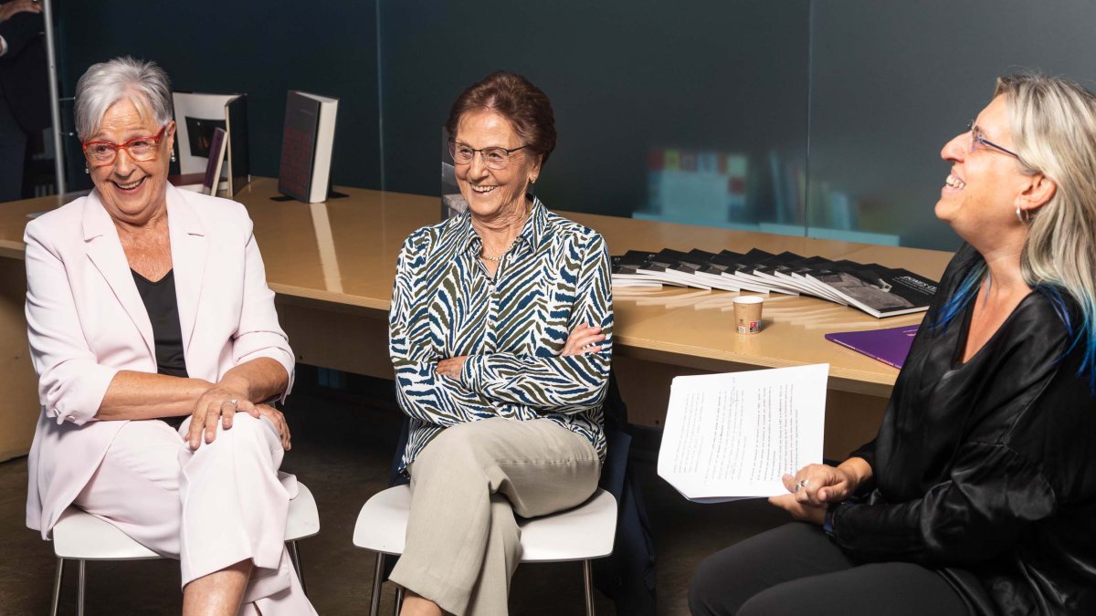 Pilar Saboya i Roser Molné a la inauguració de l'exposició 'Dones clau per a la història andorrana'