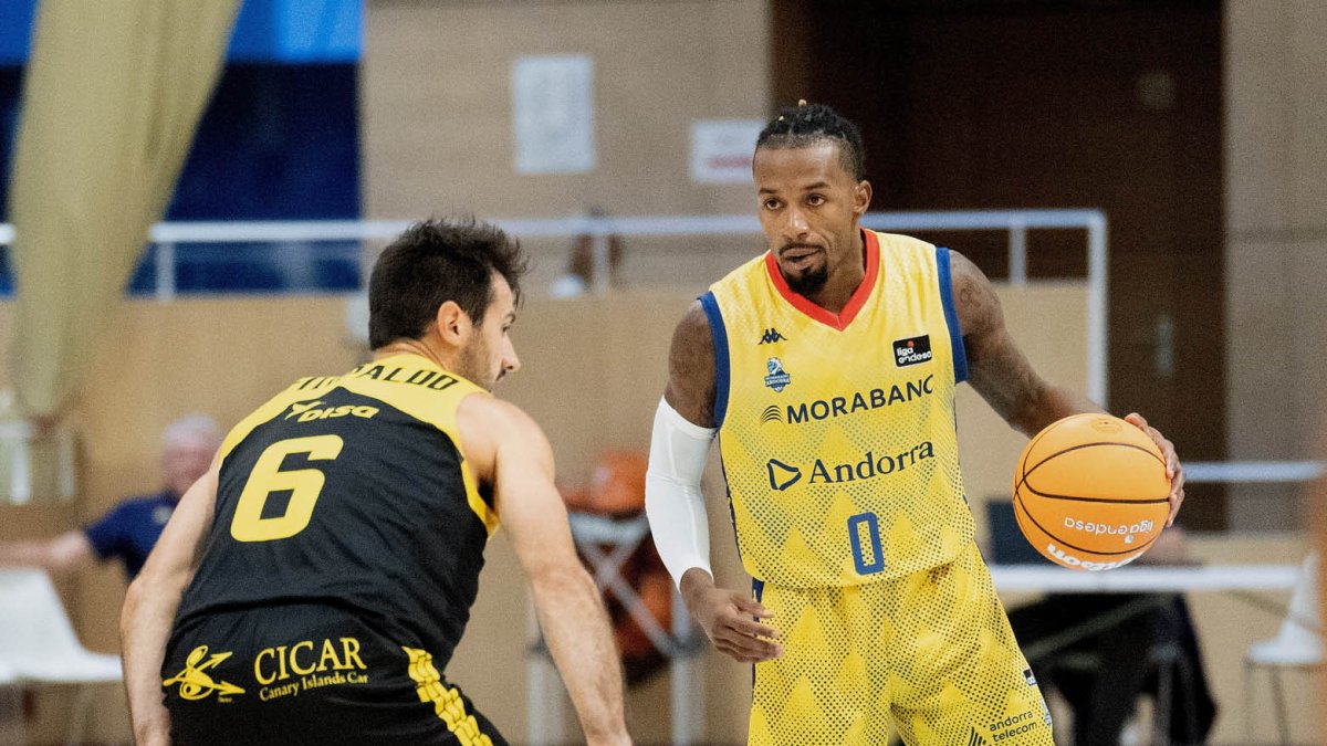 Duel entre tricolors i canaris.