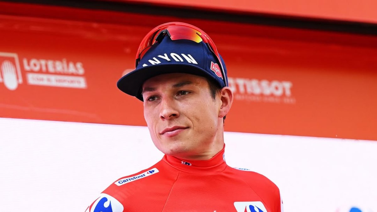 Philipsen, amb el maillot vermell.