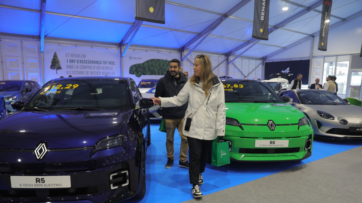 Un cotxe elèctric en exposició a la passada Fira d’Andorra la Vella.