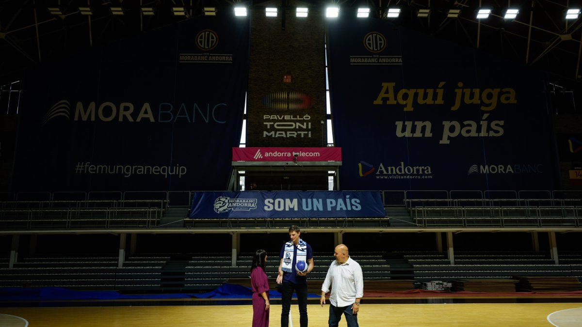 Bonell, Pustovyi i Aixàs durant la presentació.