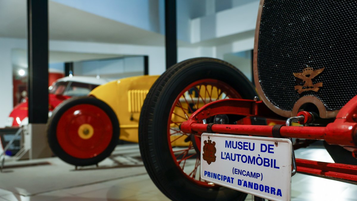 L’exposició de vehicles, ahir a la tarda, abans del tancament temporal.