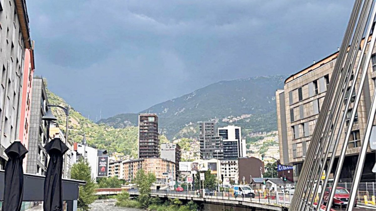 Cel tempestuós a la vall central.