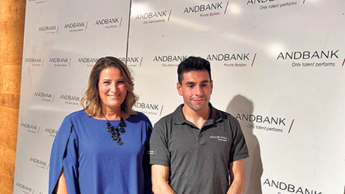 La directora de banca país d’Andbank, Maria Suárez, i Nahuel Carabaña.