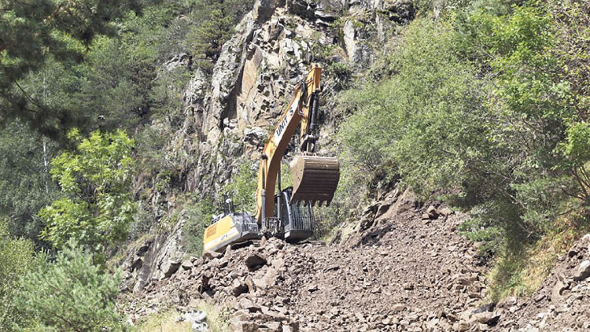 Neteja de l’esllavissada d’Os de Civís.
