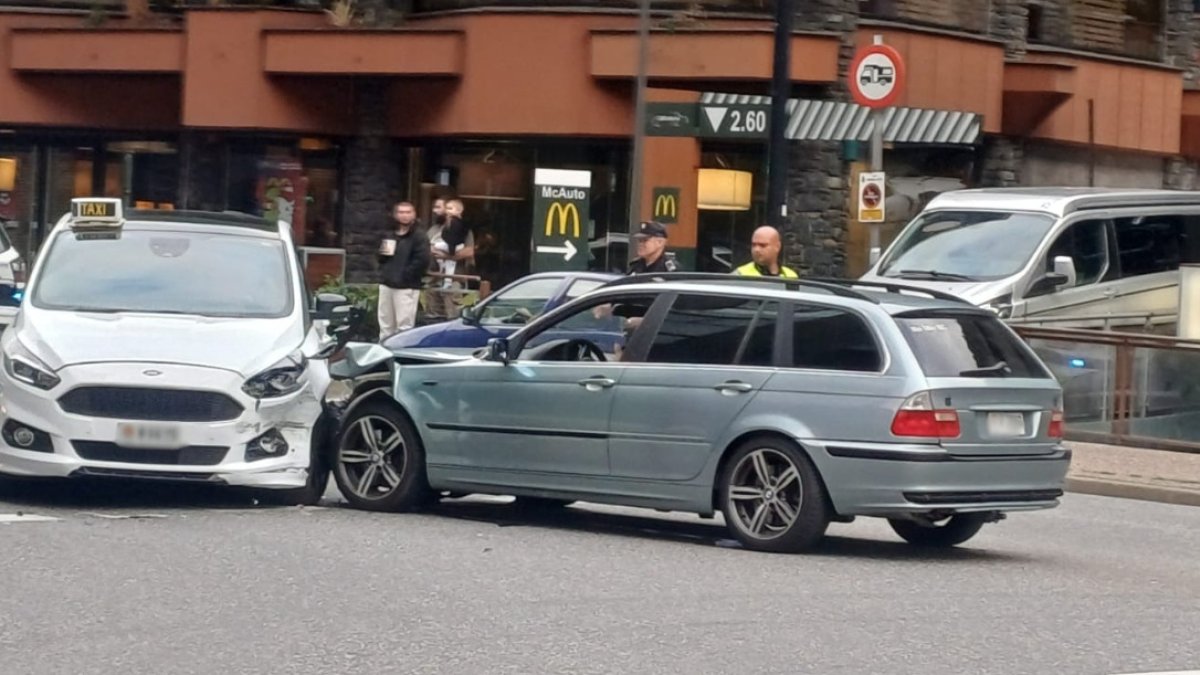 Els dos cotxes implicats en l'accident