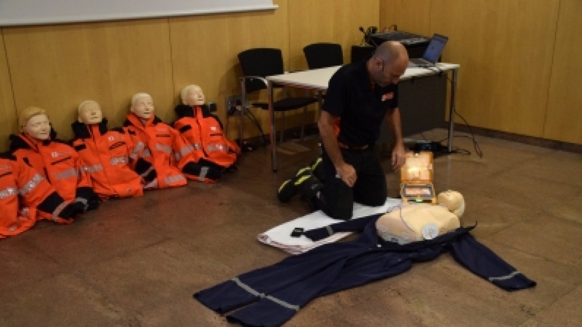 Un dels actes del Dia mundial dels primers auxilis ha estat una formació en primers auxilis.