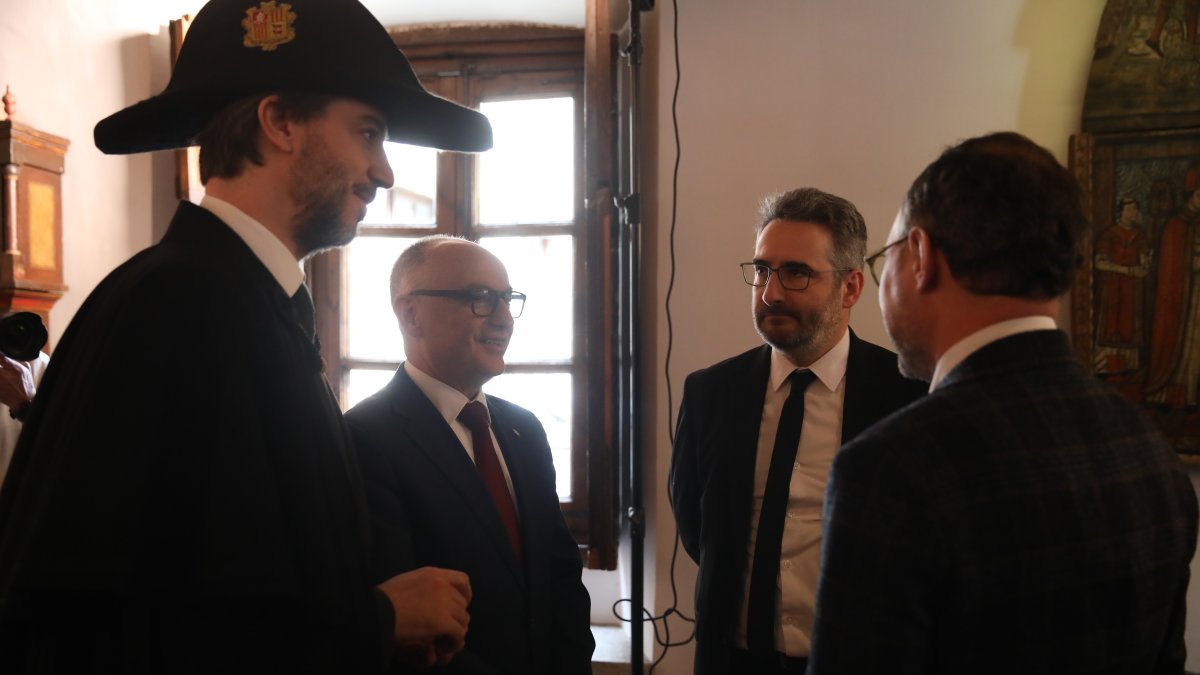 Èric Jover, president de l’AFA, amb el síndic, el cap de Govern i el ministre de Finances.