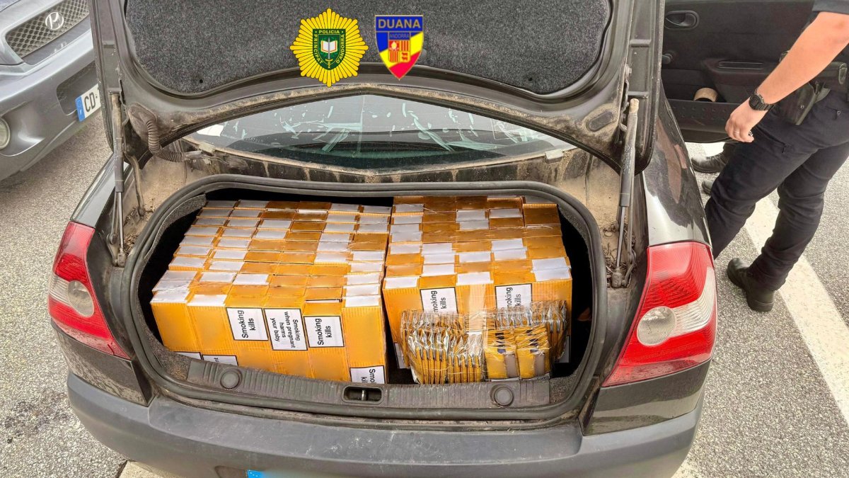 Tabac de contraban en un dels tres vehicles confiscats al Pas de la Casa