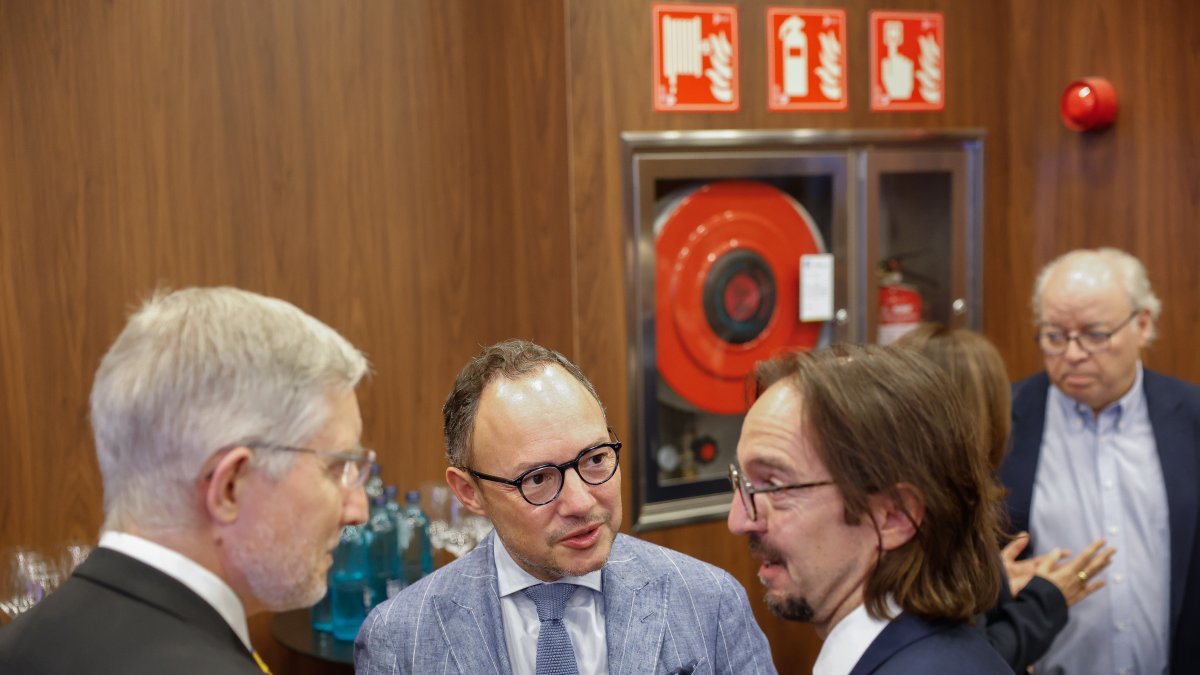 Espot, Riba i Gétaz conversant abans de la jornada.