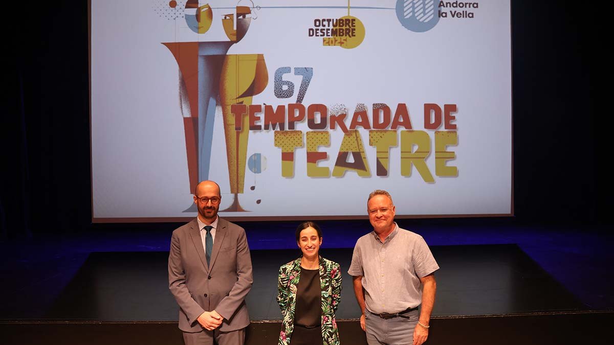 L'agregat de cultura de l'ambaixada de França a Andorra, Jerome Viñolas, la cònsol menor d'Andorra la Vella, Olalla Losada, i el cap d'àrea de Cultura del comú, Jan Cartes, durant la presentació.