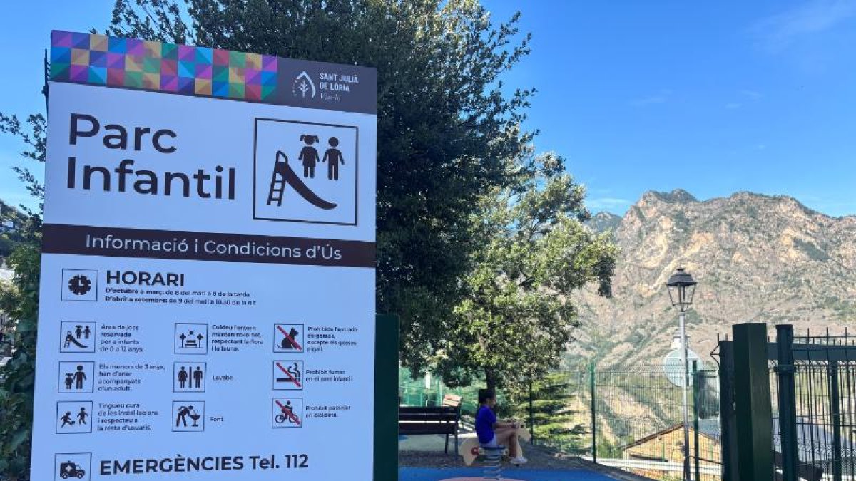 Panell informatiu al parc infantil d'Aixirivall.