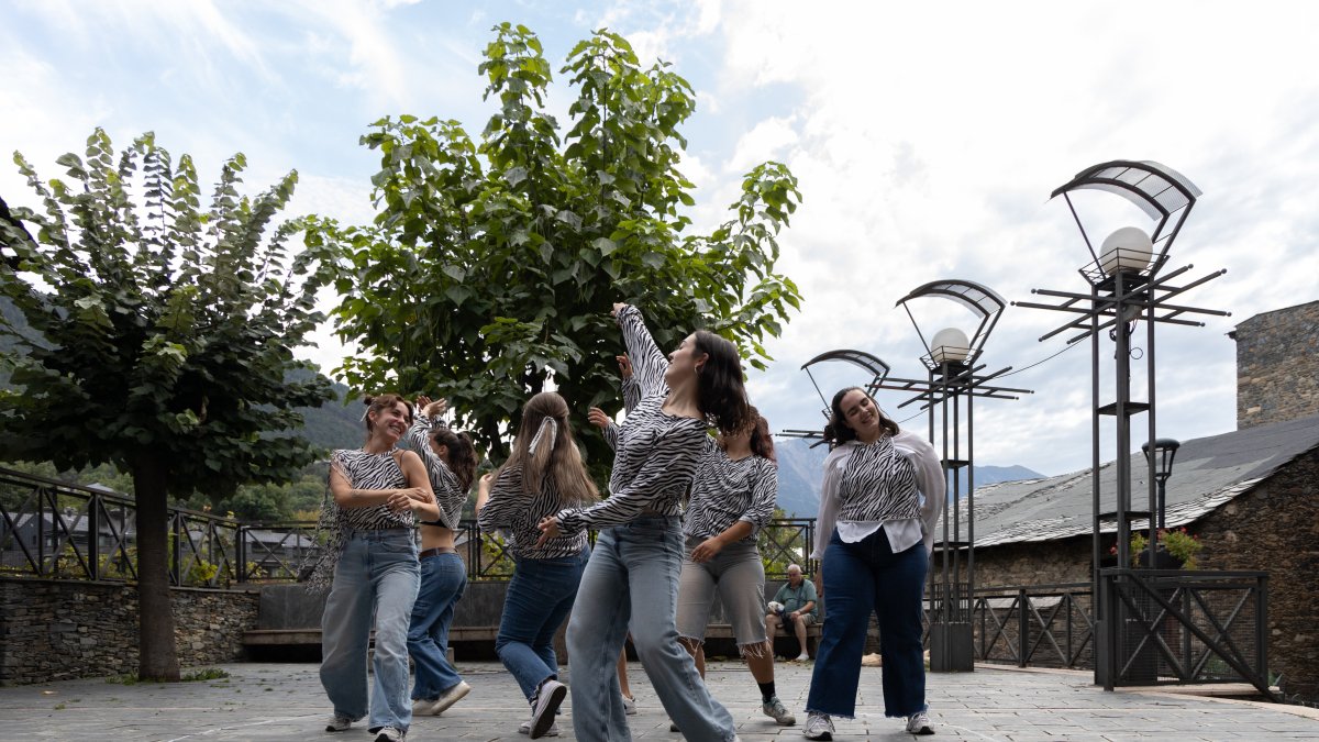 L'espectacle da dansa itinerant 'Pas a Pas'