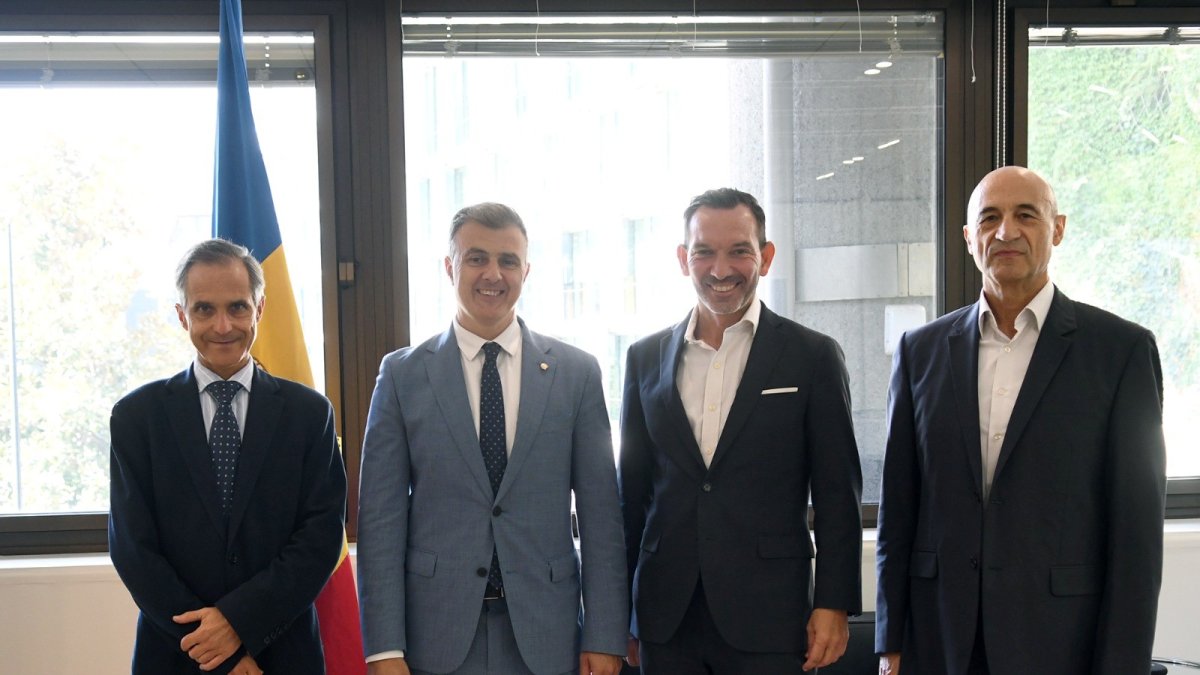 Signatura de l'acord entre Andorra Digital i Oracle