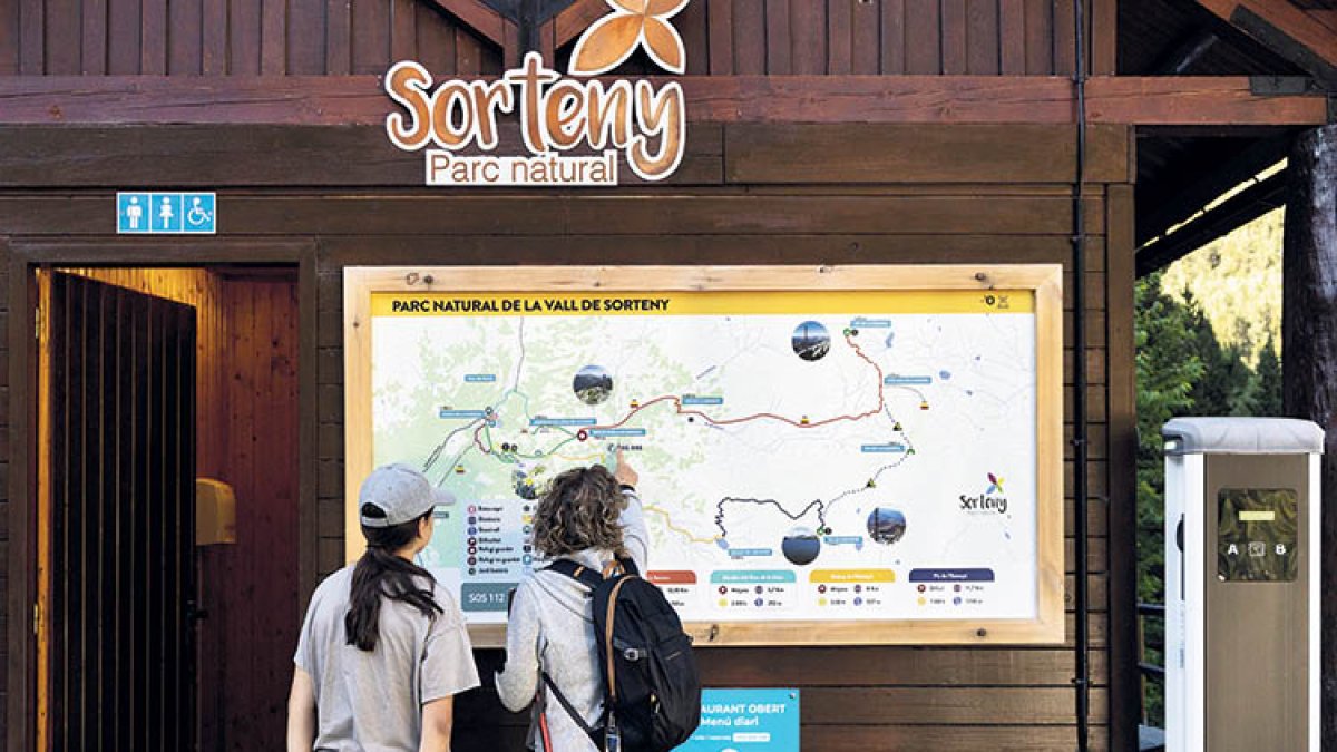 Turistes visitant el parc natural de la vall de Sorteny.