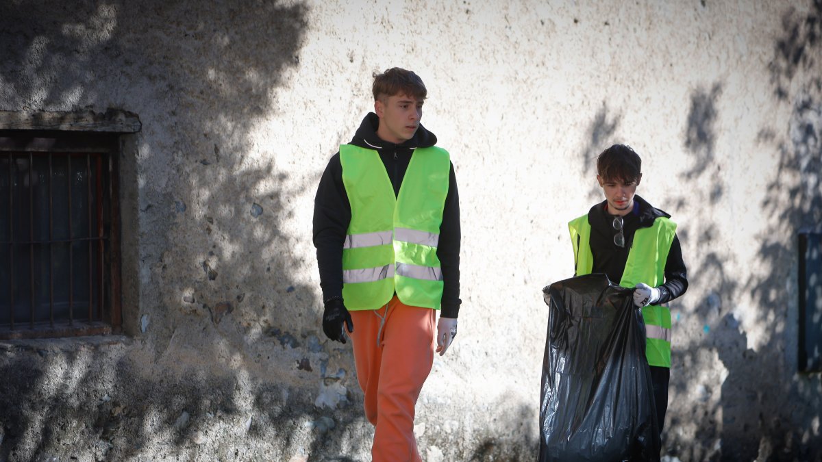 Tasques de neteja a la Massana