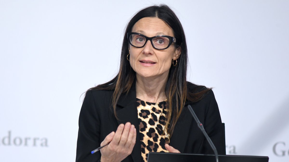 La ministra Ester Molné en la presentació de la quota general i la de futbolistes aprovades avui