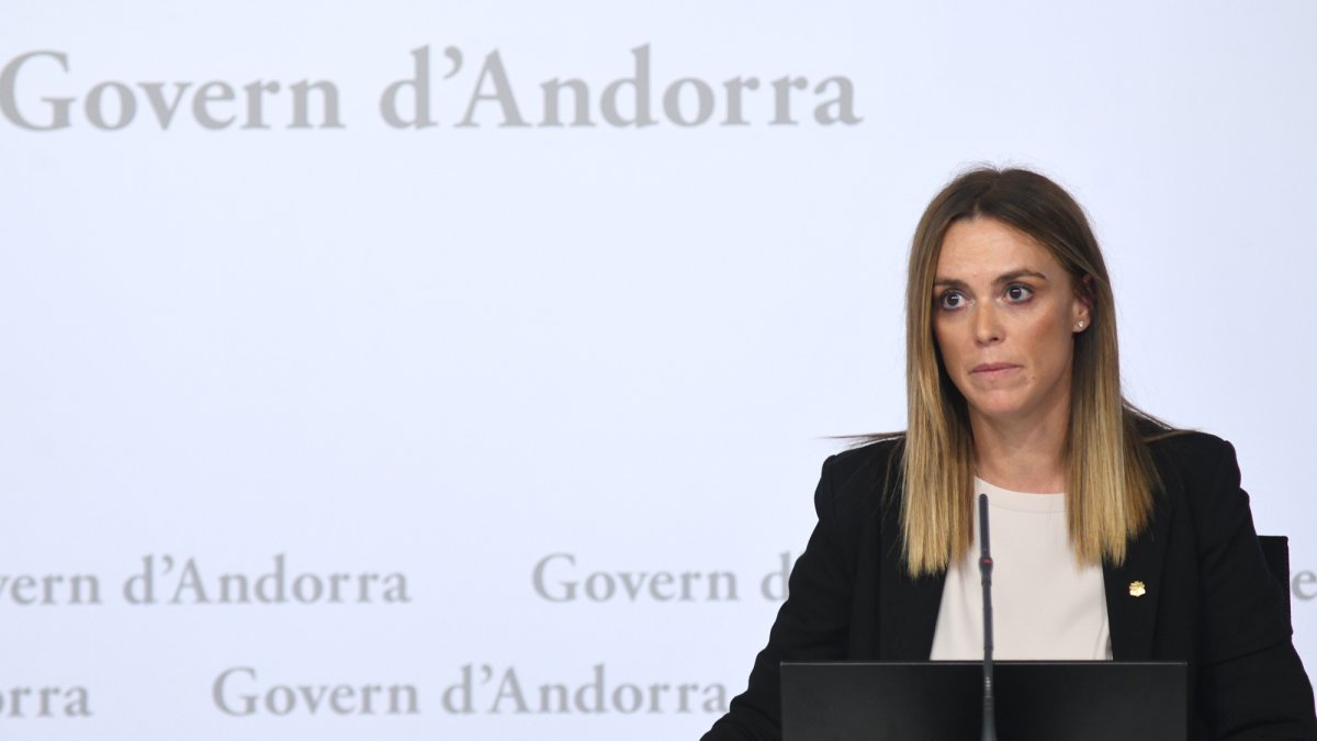 La secretària d’Estat d’Igualtat, Mariona Cadena, durant la roda de premsa posterior al consell de ministres.