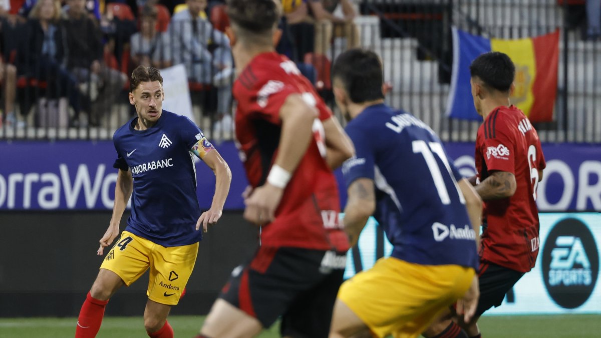 Sergio Molina en el partit contra el Mirandés.