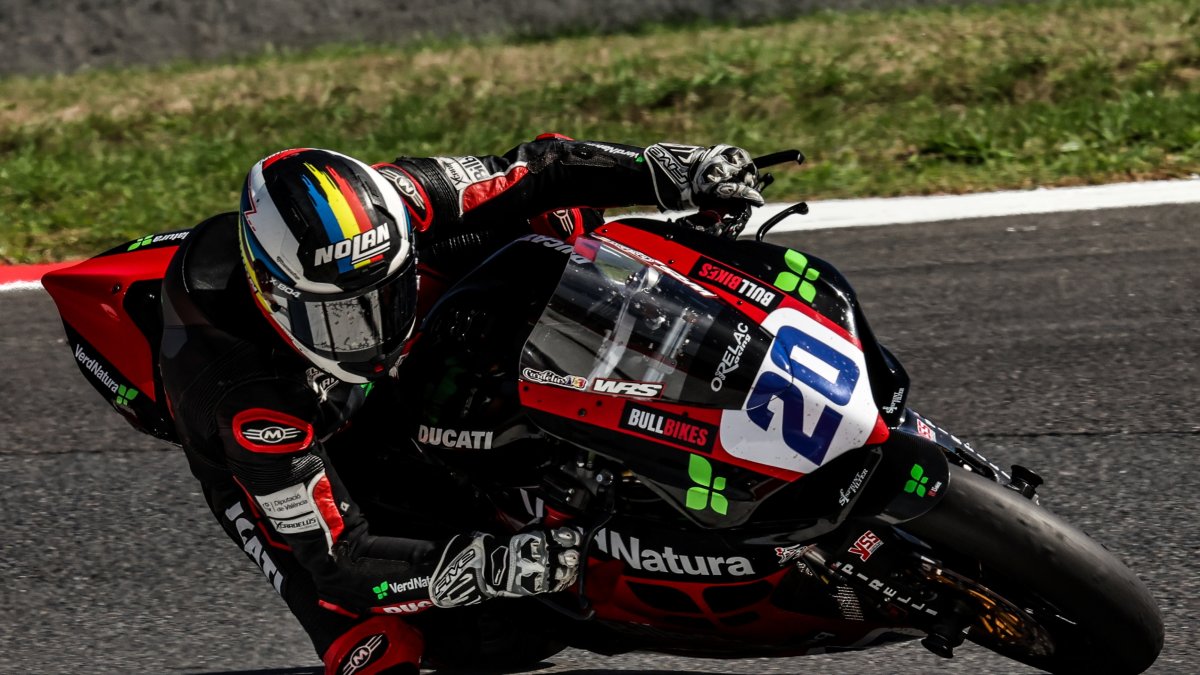 Cardelús arriba a Motorland 16è de la general.