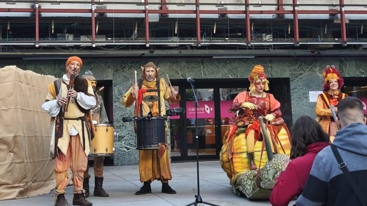 Espectacle a la plaça de la Germandat.
