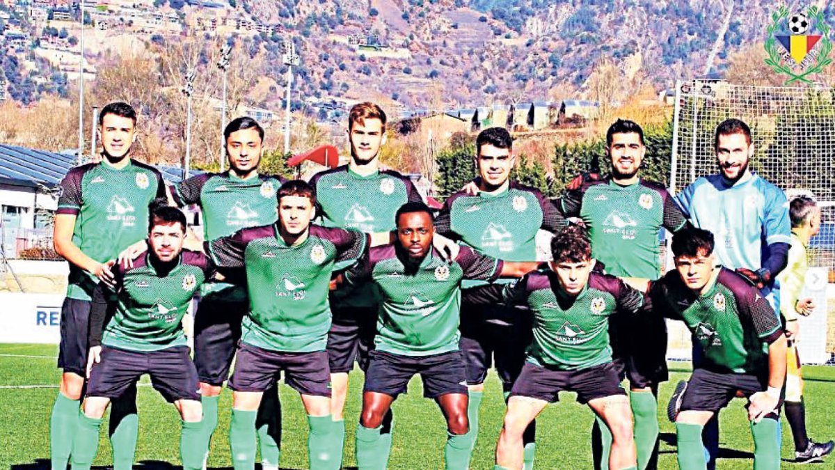 Una de les darreres formacions de la UE Sant Julià a la Lliga Multisegur.