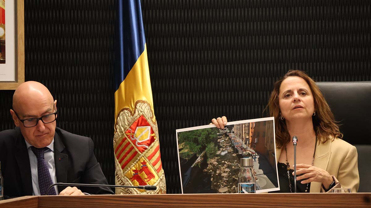Gili mostra l’abans i el després a Caldes amb una fotografia.