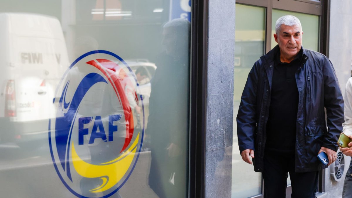 El president de la FAF, Fèlix Àlvarez, entrant a la seu de la Federació aquest migdia.