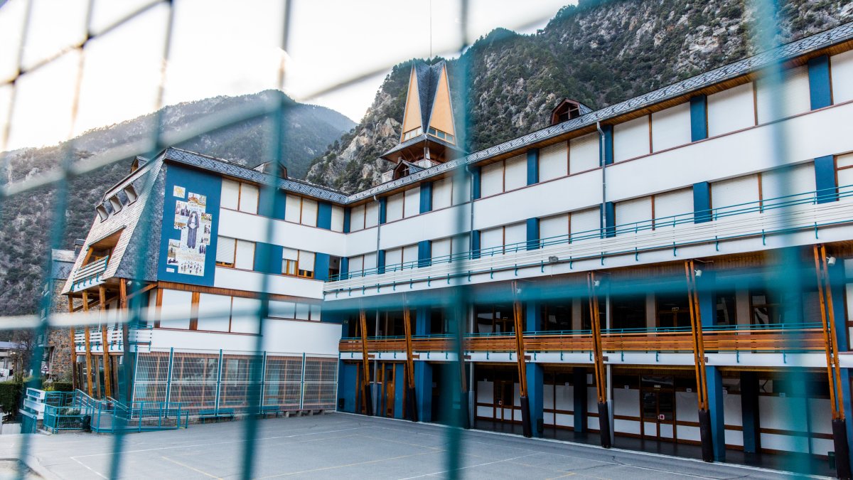 El col·legi Mare Janer de Santa Coloma.