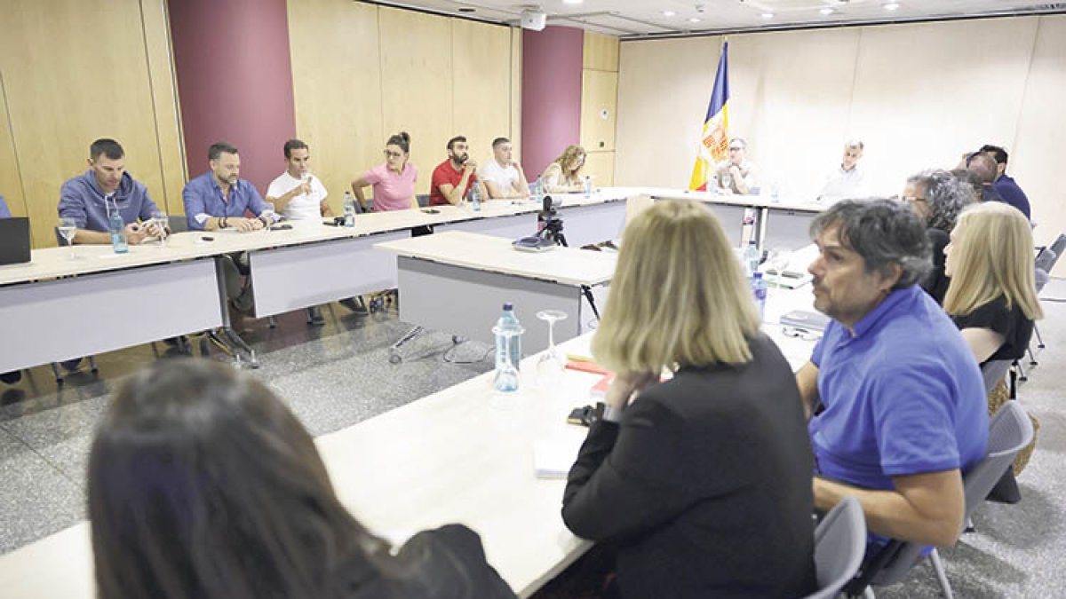 Una de les reunions de Govern i funcionaris.