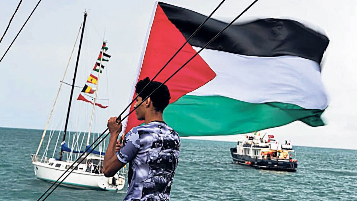 Vaixells de la flotilla en direcció Gaza.