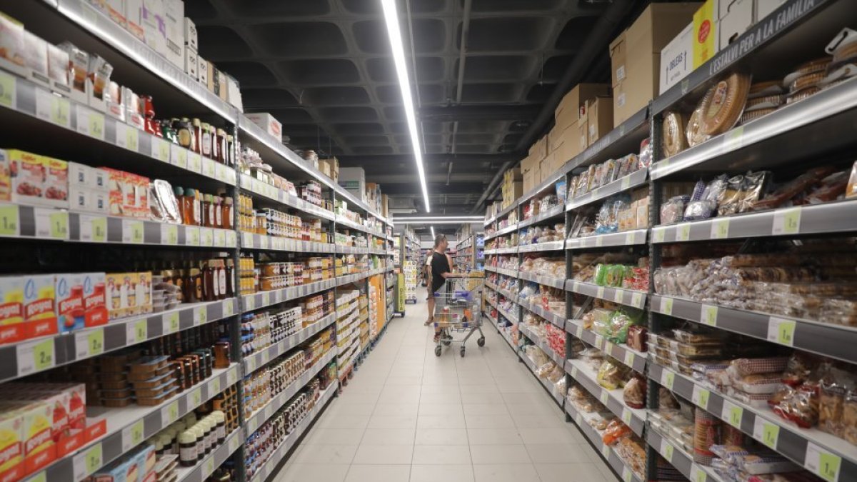 Prestatgeries d’un supermercat.